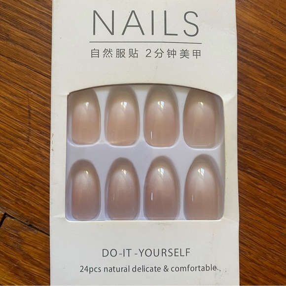 DIY Nude Ombré Press-On Nails Set - Picture 3 of 4